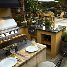 Outdoor Kitchens & BBQ